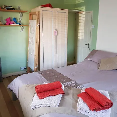 - Sleeps 4 - Pet Friendly - Balcony Guisborough